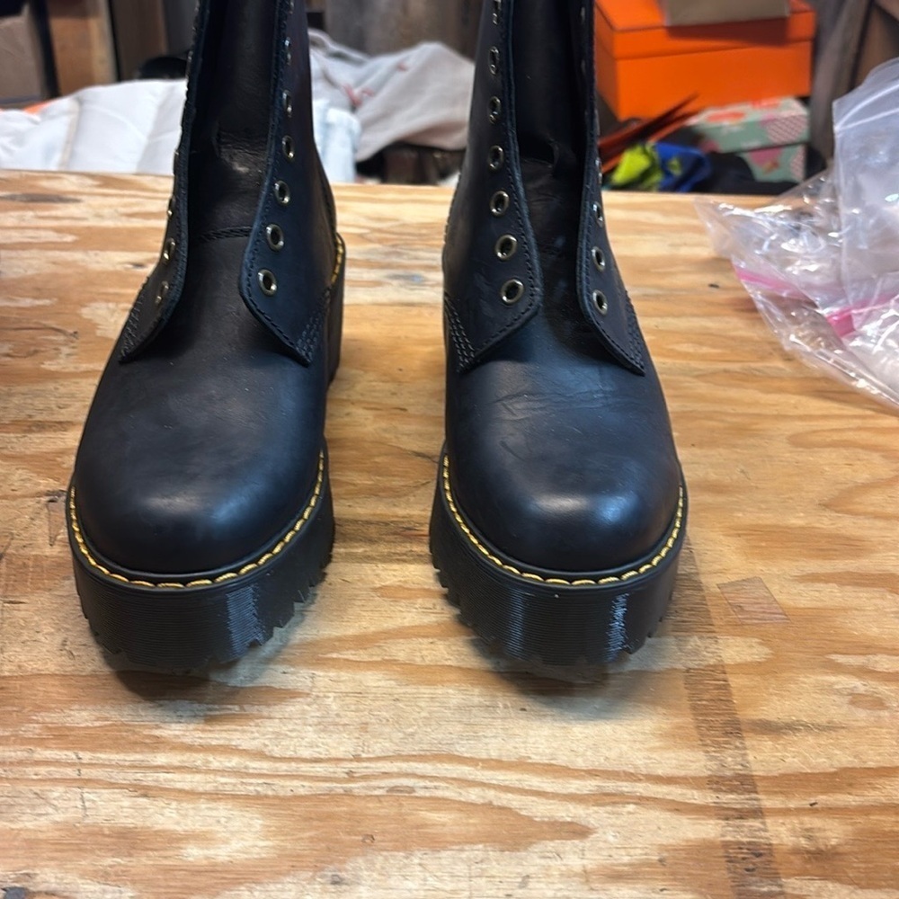 NWOT Doc Martens boots they don't come with shoe laces - Picture 2 of 9